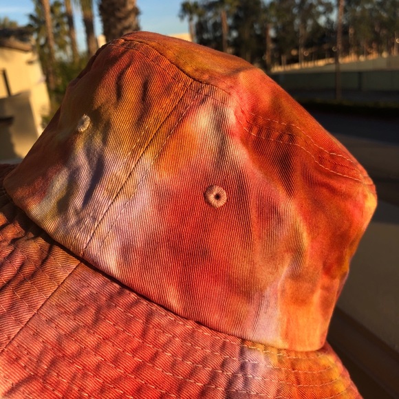 Urban Outfitters Acid Wash Bucket Hat Red OS NWT - Picture 4 of 5